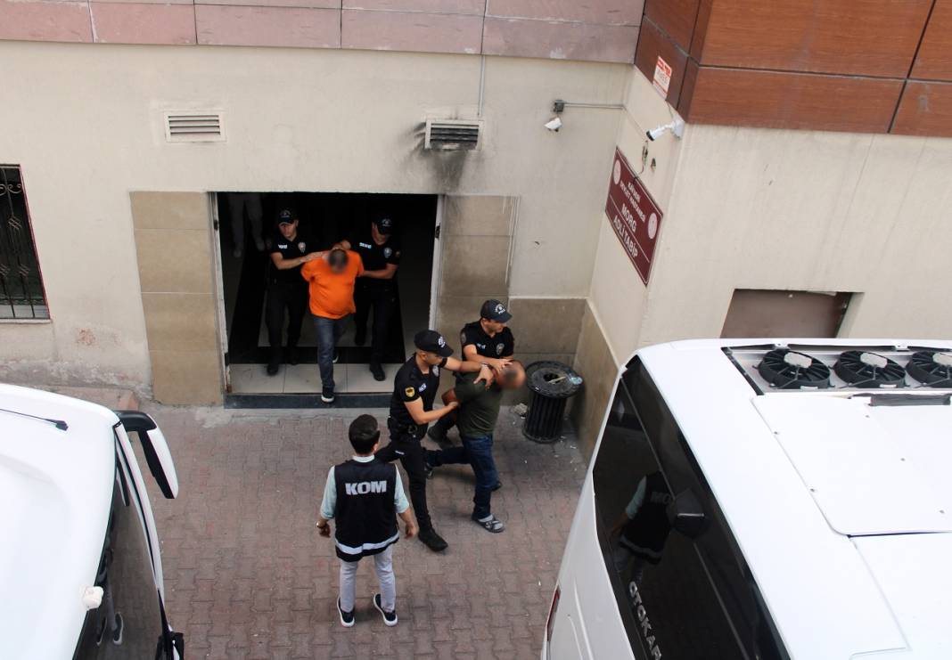 Konya'da 'Şirinler'e eş zamanlı operasyon! 68 mağdur var: TOMA kapılarına dayandı 3